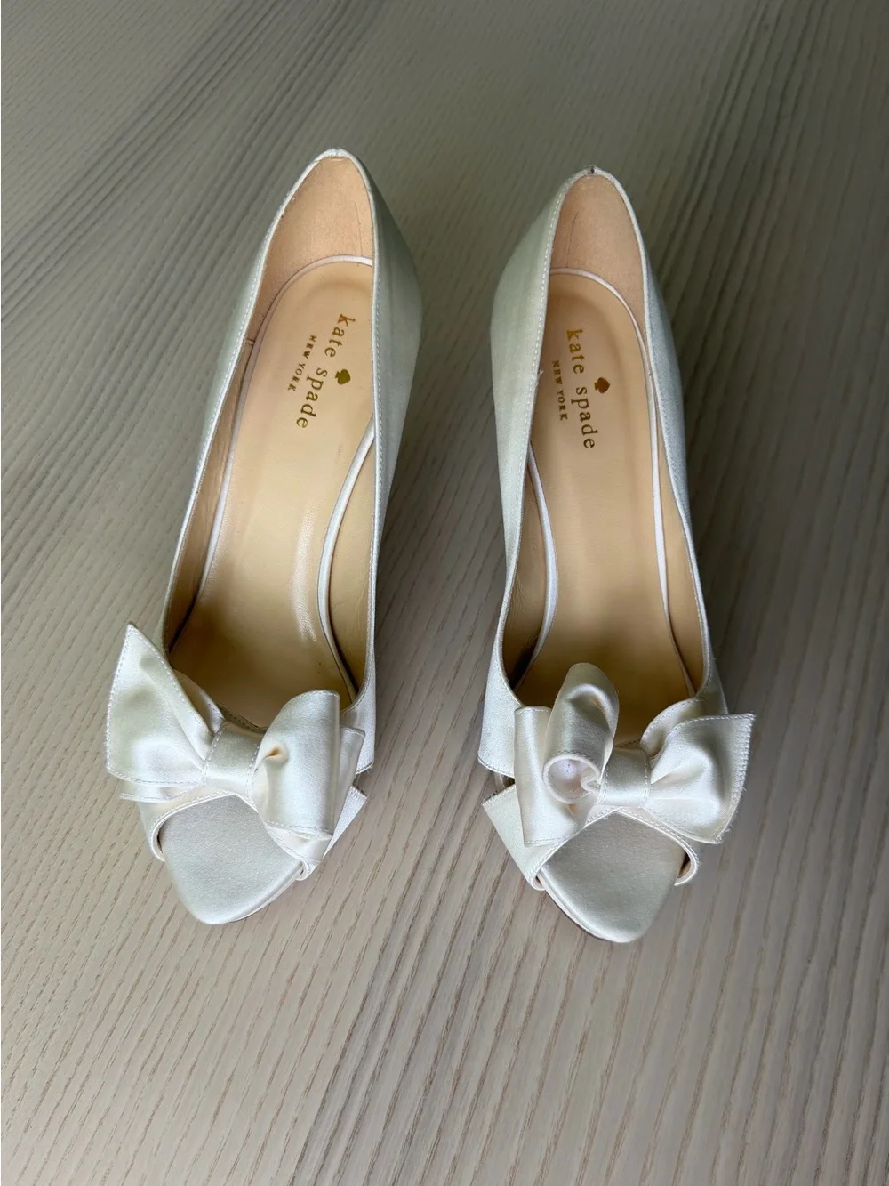 Kate Spade New York Ivory Satin Bow Peep Toe Pumps Heels Bridal Wedding Size 8B